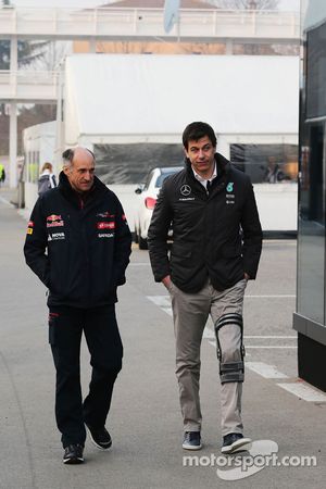 (L naar R): Franz Tost, Scuderia Toro Rosso Teambaas met Toto Wolff, Mercedes AMG F1 Aandeelhouder e