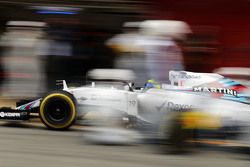 Felipe Massa, Williams FW37 practices a pit stop