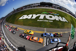 Start: Jeff Gordon, Hendrick Motorsports Chevrolet leads the field