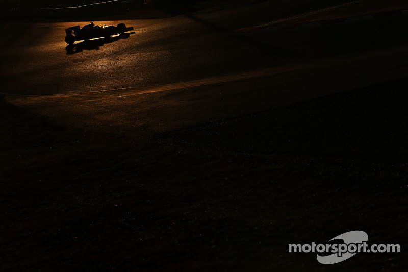 8. Ação na pista com pouca luz