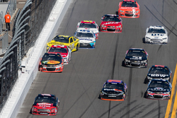 Tony Stewart, Stewart-Haas Chevrolet and Ryan Blaney, Team Penske Ford crash