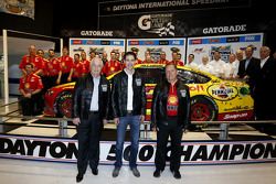 Roger Penske, Joey Logano and crew chief Todd Gordon, Team Penske Ford