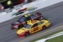 Jeff Gordon, Hendrick Motorsports Chevrolet, Joey Logano, Team Penske Ford