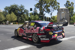 Craig Lowndes, Red Bull Holden conduce en Adelaide