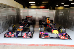 Alte Fahrzeuge von Scuderia Toro Rosso und Red Bull Racing