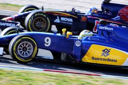 Marcus Ericsson, Sauber C34 et Carlos Sainz Jr, Scuderia Toro Rosso STR10