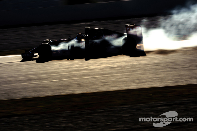 Carlos Sainz Jr., Scuderia Toro Rosso STR10 bloquea en la frenada