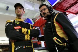 Romain Grosjean, Lotus F1 Team and Julien Simon-Chautemps, Romain Grosjean race engineer, Lotus F1 Team