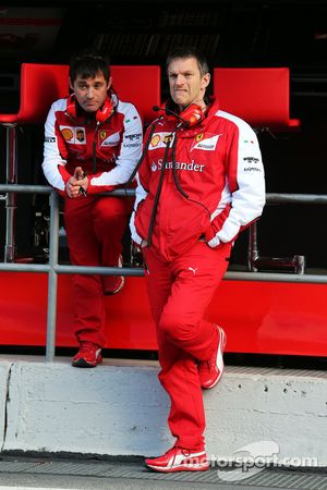 (Izquierda a derecha): Toni Cuquerella, Líder Ingeniero de Ferrari con James Allison, Director Técnico de Chasis de Ferrari