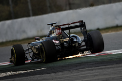Romain Grosjean, Lotus F1 E23 sends sparks flying