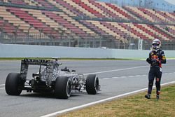 Daniel Ricciardo, Red Bull Racing RB11 stops on the circuit