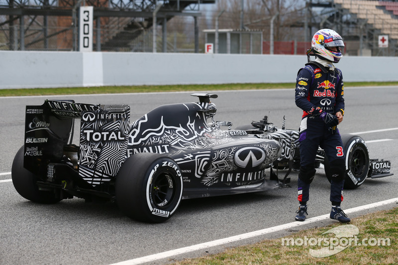 Daniel Ricciardo, Red Bull Racing RB11 stoppée sur le circuit
