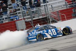 Ganador de la Carrera Jimmie Johnson, Hendrick Motorsports Chevrolet celebra