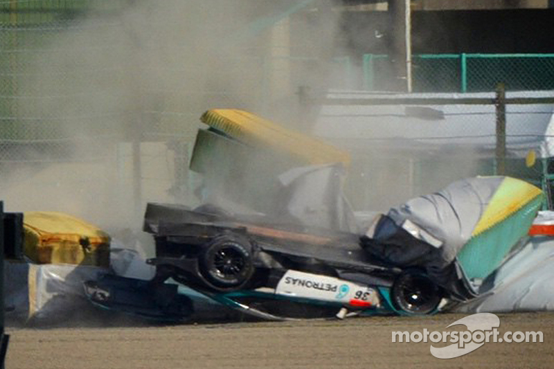 Accident de la #36 Lexus Team Petronas Tom's Lexus RC F: Daisuke Ito