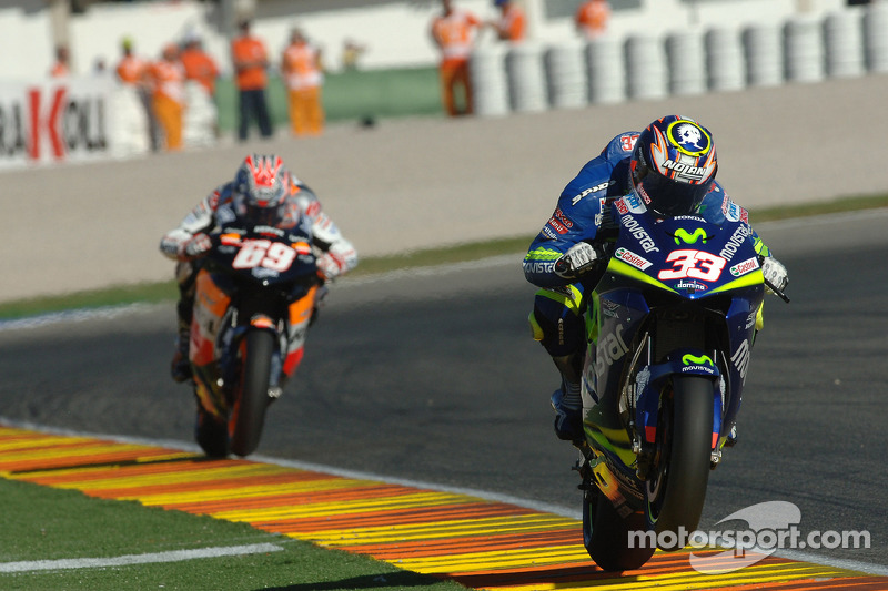 <img class="ms-flag-img ms-flag-img_s2" title="Italy" src="https://cdn-4.motorsport.com/static/img/cf/it-3.svg" alt="Italy" width="32" /> Marco Melandri : 5 vitórias
