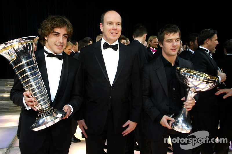 El campeón del mundo de F1 Fernando Alonso, el príncipe Alberto de Mónaco y el campeón del mundo de WRC Sébastien Loeb