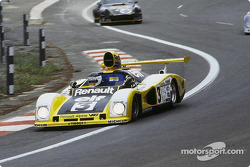#3 Renault Sport Renault-Alpine A442A: Derek Bell, Jean-Pierre Jarier