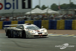 #43 Team BMW Motorsport McLaren F1 GTR BMW: Peter Kox, Roberto Ravaglia, Éric Hélary