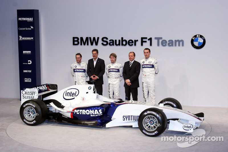 Jacques Villeneuve, Mario Theissen, Nick Heidfeld, Willy Rampf ve Robert Kubica ve BMW Sauber F3.06