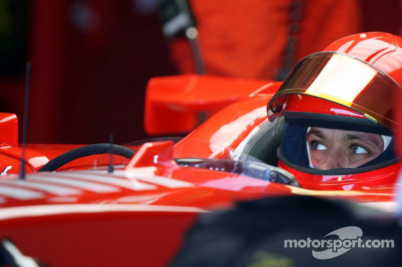 Valentino Rossi testet den Ferrari F2004