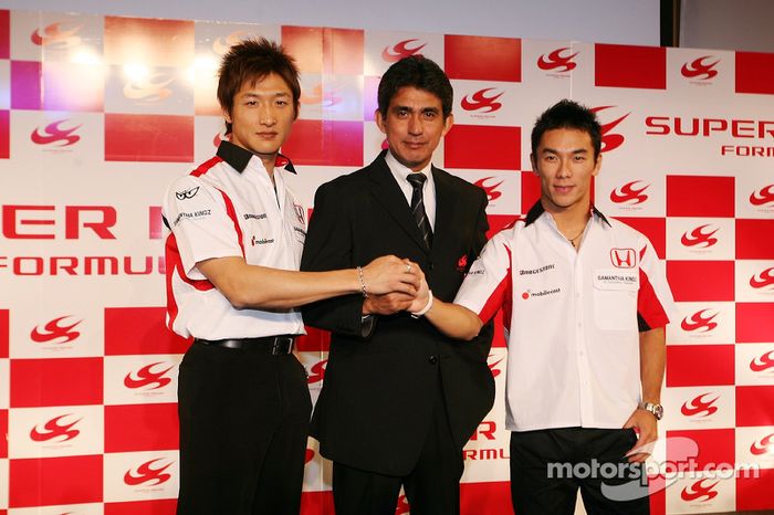 Time totalmente japonês, 2006: Depois da saída de Sato da BAR, a Honda montou a Super Aguri. O time tinha pilotos japoneses, chefe japonês e motor japonês. A equipe durou até a metade da temporada de 2008 após a fabricante desistir da ideia.