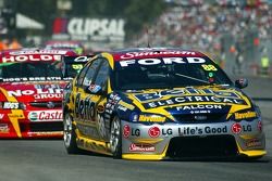 Jamie Whincup leads Greg Murphy