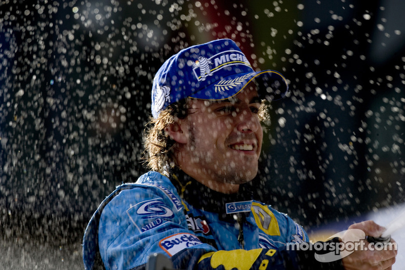 Podium: champagne for Fernando Alonso