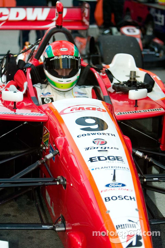 Justin Wilson prépare l'arrêt au stand