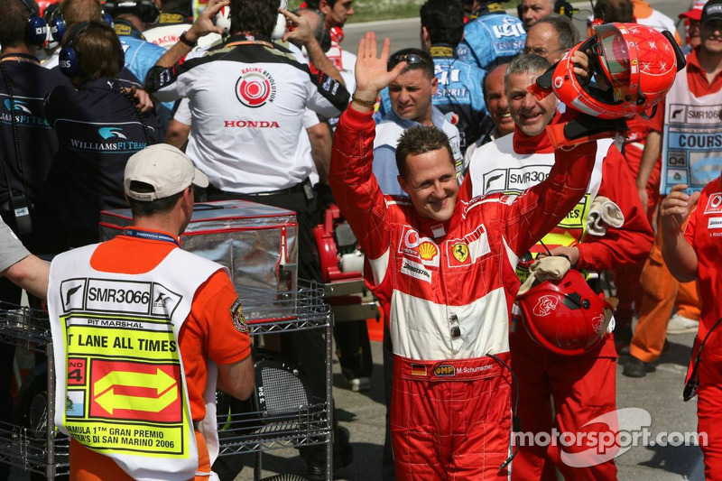 Pole: Kazanan Michael Schumacher kutlama yapıyor