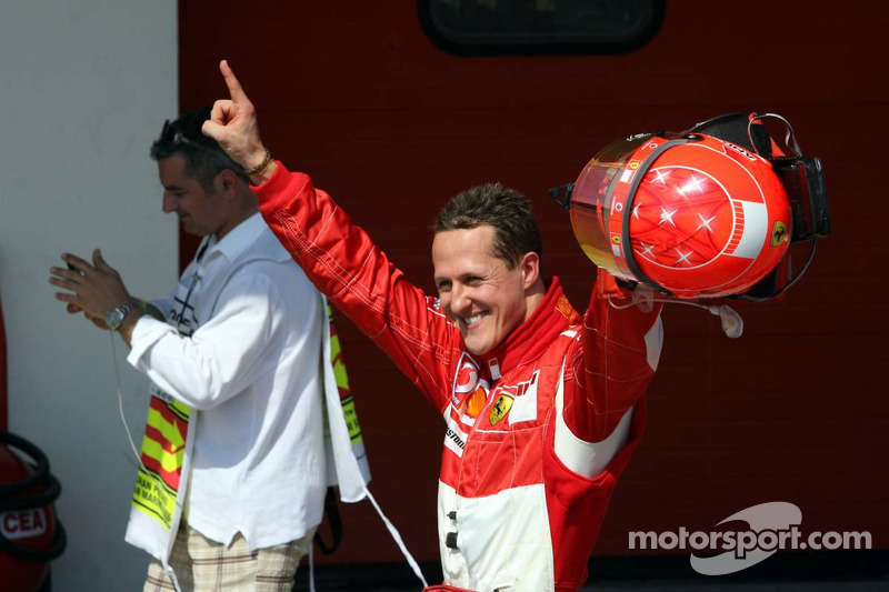 Pole: Kazanan Michael Schumacher kutlama yapıyor