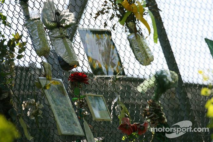 Homenaje a Ayrton Senna en Tamburello