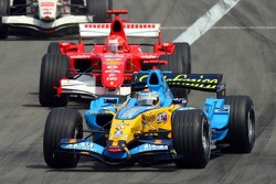 Restart: Fernando Alonso ve Michael Schumacher