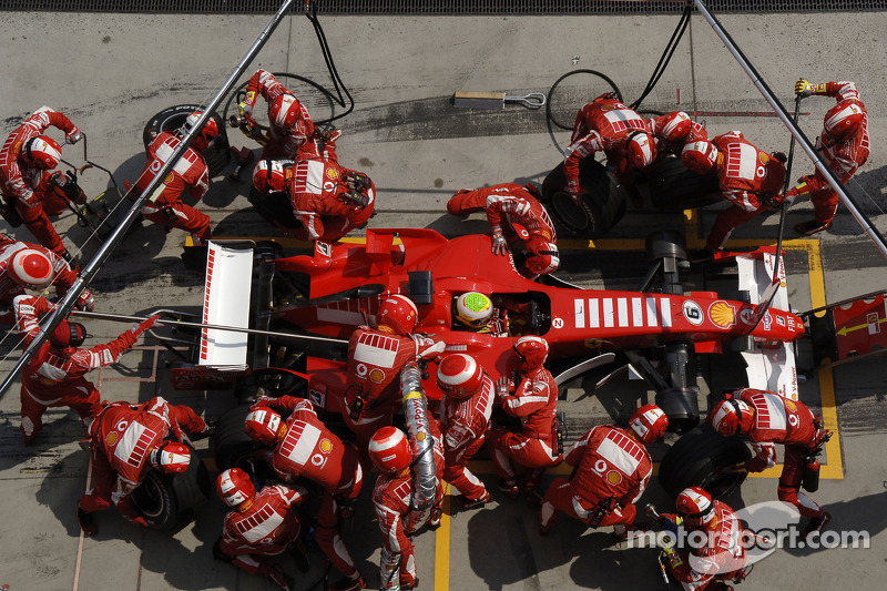 Pitstop for Felipe Massa