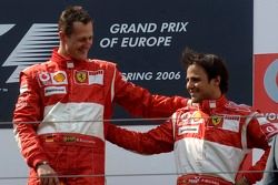 Podium: le vainqueur Michael Schumacher avec Felipe Massa