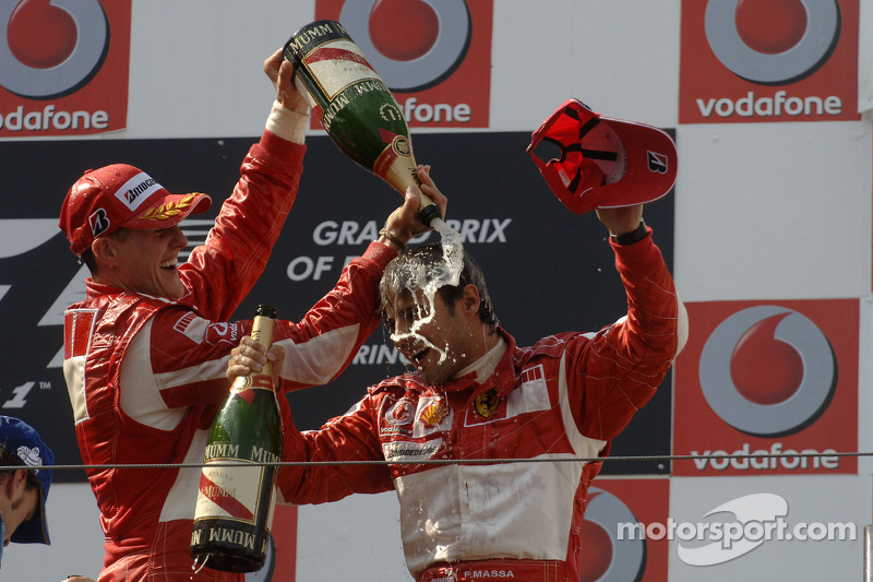 Podium: champagne for Michael Schumacher and Felipe Massa