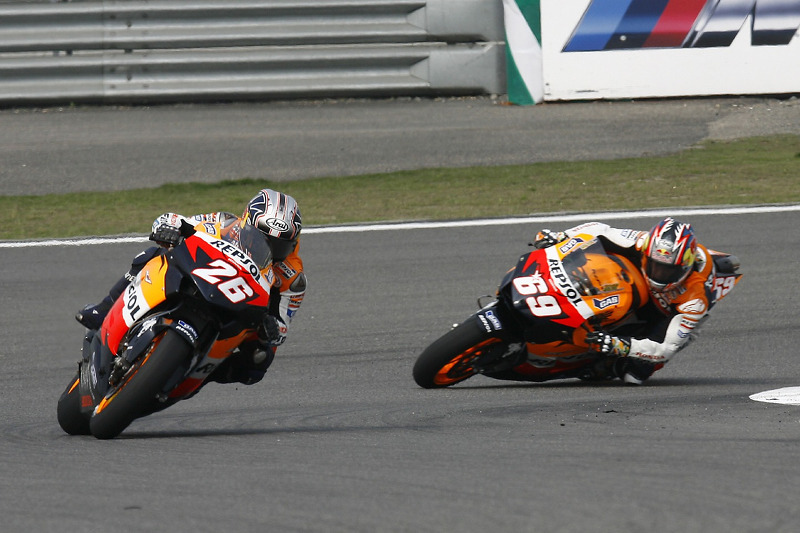 2006: Neuer Teamkollege Dani Pedrosa geigt auf