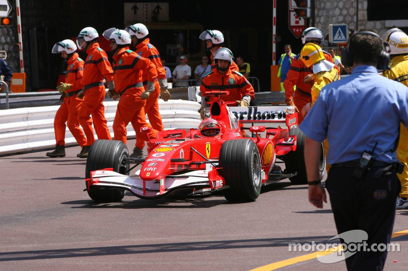 Michael Schumacher en el parque cerrado