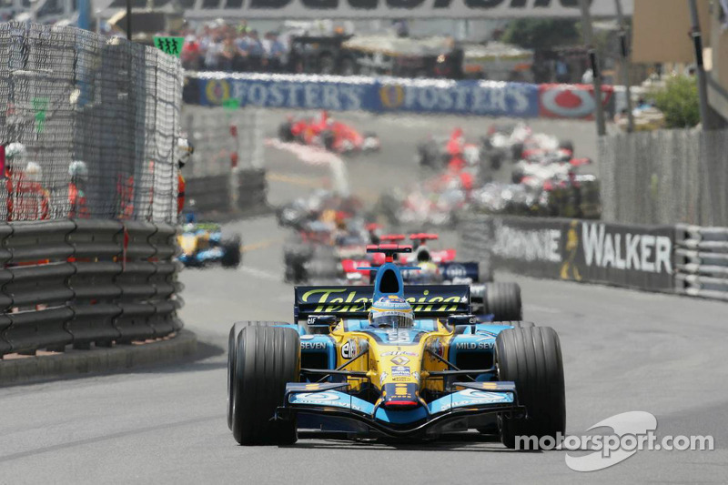 Start: Fernando Alonso leads