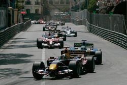 David Coulthard devant Giancarlo Fisichella