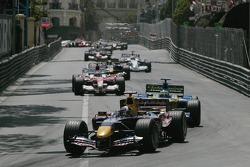 David Coulthard devant Giancarlo Fisichella
