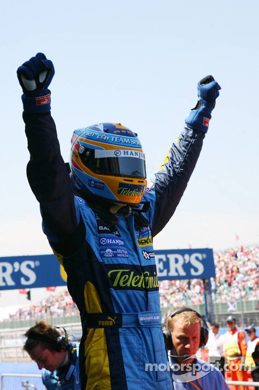 Pole: Kazanan Fernando Alonso kutlama yapıyor