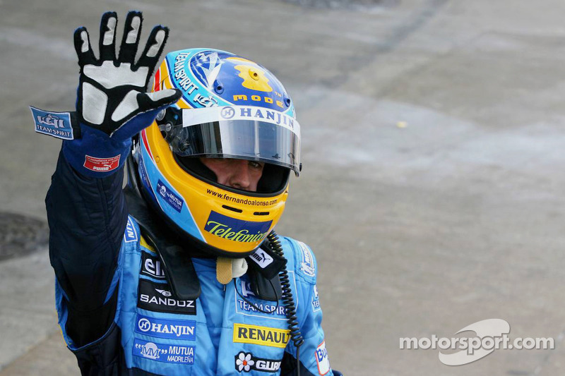 Fernando Alonso celebrates