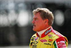 Terry Labonte waits to qualify