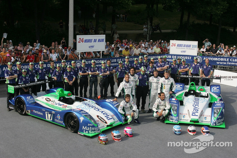 Команда Pescarolo перед стартом гонки 2006 года: Себастьен Леб, Эрик Элари, Франк Монтаньи (машина №17), Николя Минассян, Эрик Комас, Эммануэль Коллар (машина №16)