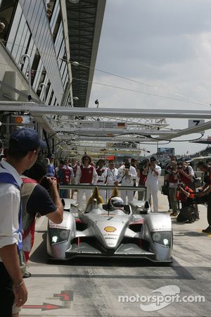 #7 Audi Sport Team Joest in the pits