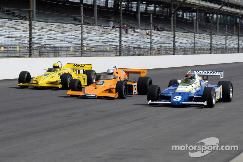 Voitures d'époque : Quel rang : 1983 PC-11, 1974 McLaren, 1981 Penske PC-9