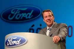 Bill Ford participe à un pep rally d'employé à Ford World Headquarters