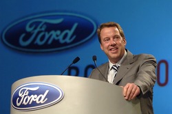 Bill Ford participe à un pep rally d'employé à Ford World Headquarters