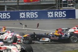 Accident au premier virage : Franck Montagny entre en collision avec Christian Klien