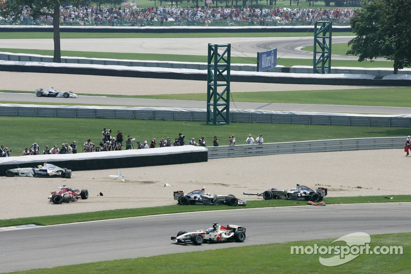 Neben Heidfeld, Räikkönen, Montoya strandet auch Scott Speed, während ...